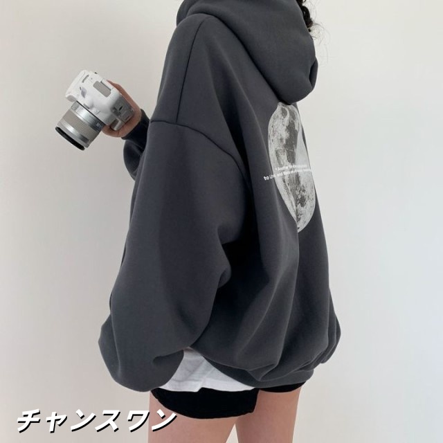 トップス パーカー バックプリント オーバーサイズ 3色 レディース 月 宇宙 長袖 フード付き ドロップショルダー 萌え袖 モノクロ 黒 ブラック グレー 灰色 ランタンスリーブ ゆったり 大きめ 
